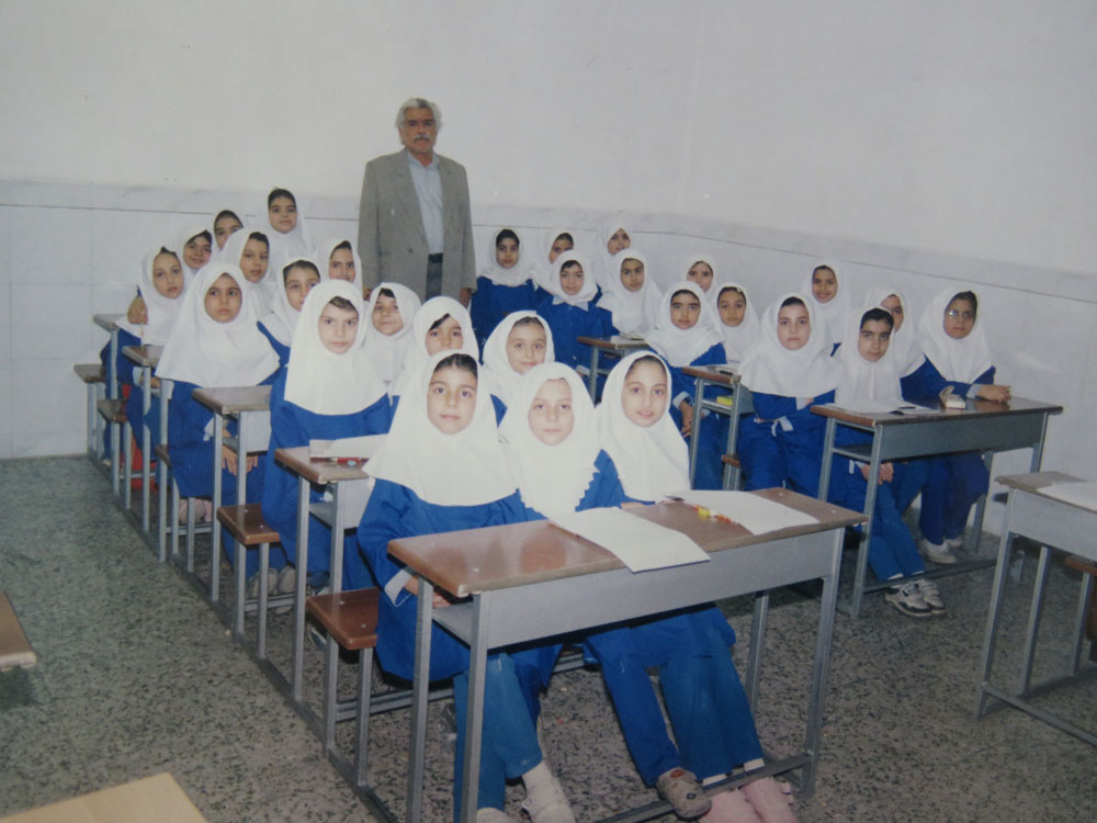 کلاس خوشنویسی دبستان دخترانه